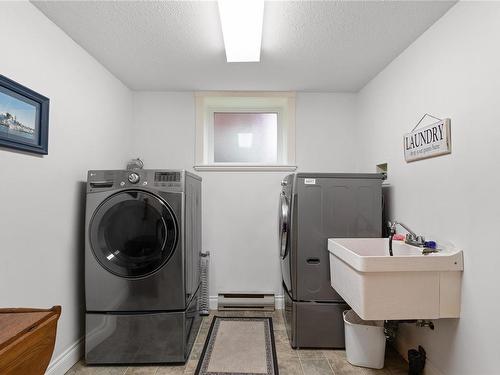 1447 Rose Ann Dr, Nanaimo, BC - Indoor Photo Showing Laundry Room