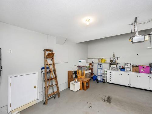 139-5501 20 Street, Vernon, BC - Indoor Photo Showing Garage