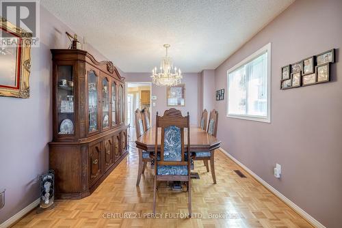 249 Mossbrook Square, Pickering, ON - Indoor Photo Showing Dining Room