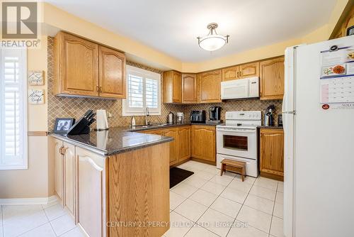 249 Mossbrook Square, Pickering, ON - Indoor Photo Showing Kitchen