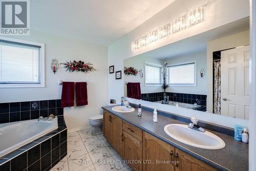 249 Mossbrook Square, Pickering, ON - Indoor Photo Showing Bathroom