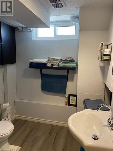 1048 10Th Street E, Owen Sound, ON - Indoor Photo Showing Bathroom