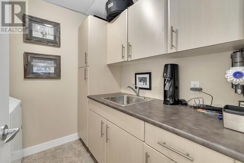 1329 Ellis Street Unit# 702, Kelowna, BC - Indoor Photo Showing Kitchen