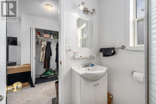 7040 Savona Access Rd, Kamloops, BC - Indoor Photo Showing Bathroom