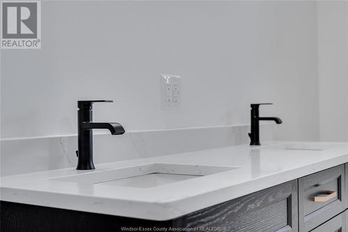 2469 Partington Avenue, Windsor, ON - Indoor Photo Showing Bathroom