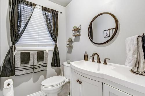 10 Summerfield Avenue, Stoney Creek, ON - Indoor Photo Showing Bathroom