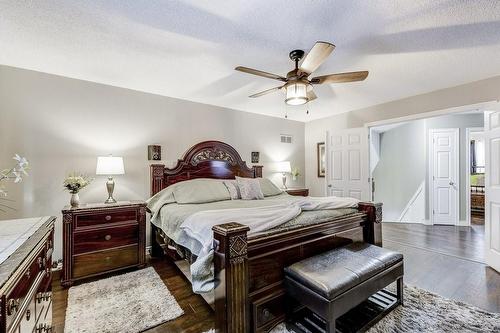 10 Summerfield Avenue, Stoney Creek, ON - Indoor Photo Showing Bedroom