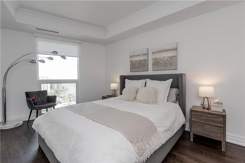 2060 Lakeshore Road|Unit #1303, Burlington, ON - Indoor Photo Showing Bedroom