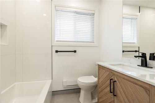 4 Piece Bathroom - 569 Corbett Street|Unit #Main, Hamilton, ON - Indoor Photo Showing Bathroom