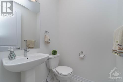 Main floor powder room - 655 Persimmon Way, Ottawa, ON - Indoor Photo Showing Bathroom