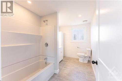 3404 Boudreau Road, Curran, ON - Indoor Photo Showing Bathroom