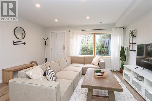 40 Severn Street, Sudbury, ON - Indoor Photo Showing Living Room