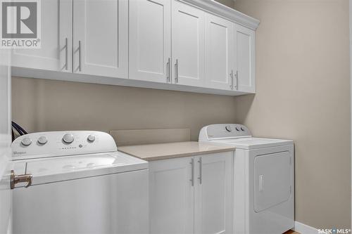 3918 Sandhill Crescent, Regina, SK - Indoor Photo Showing Kitchen With Double Sink