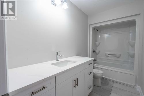 350 Tollgate Road, Cornwall, ON - Indoor Photo Showing Bathroom