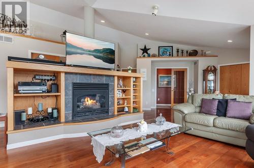 109 Uplands Drive, Kaleden, BC - Indoor Photo Showing Living Room With Fireplace