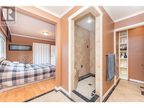 309 Baird Avenue, Enderby, BC - Indoor Photo Showing Bedroom