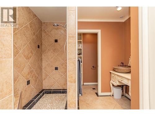 309 Baird Avenue, Enderby, BC - Indoor Photo Showing Bathroom