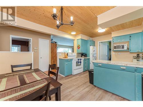 309 Baird Avenue, Enderby, BC - Indoor Photo Showing Kitchen