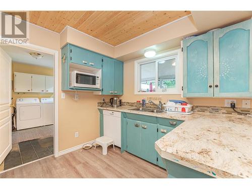 309 Baird Avenue, Enderby, BC - Indoor Photo Showing Kitchen With Double Sink
