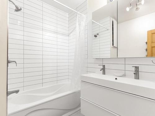 Bathroom - 5-570 Rue Milton, Montréal (Le Plateau-Mont-Royal), QC - Indoor Photo Showing Bathroom