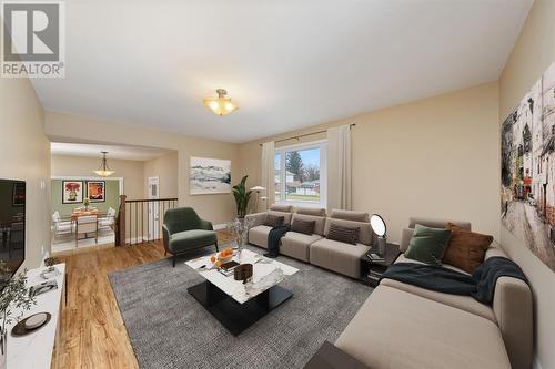 1706 Thurston Road, Sarnia, ON - Indoor Photo Showing Living Room