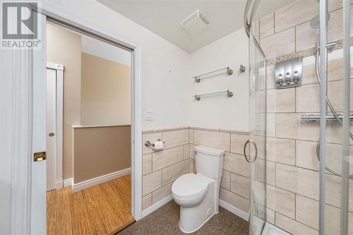1706 Thurston Road, Sarnia, ON - Indoor Photo Showing Bathroom