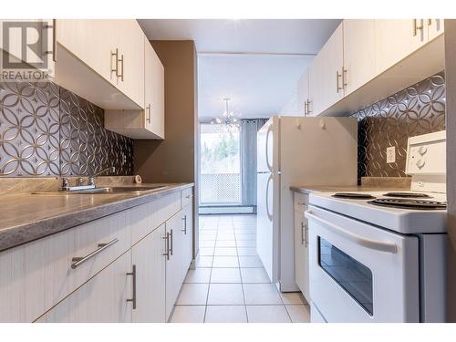 408 1501 Queensway Street, Prince George, BC - Indoor Photo Showing Kitchen