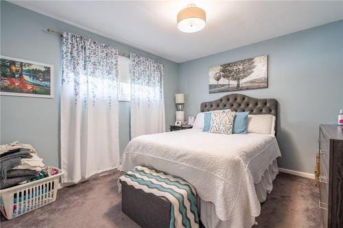 32 Cloke Court, Hamilton, ON - Indoor Photo Showing Bedroom