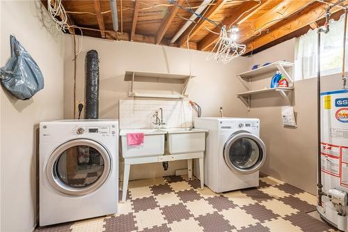32 Cloke Court, Hamilton, ON - Indoor Photo Showing Laundry Room