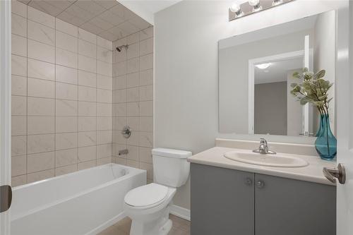 4pc bathroom - 11 Linden Park Lane, Hamilton, ON - Indoor Photo Showing Bathroom