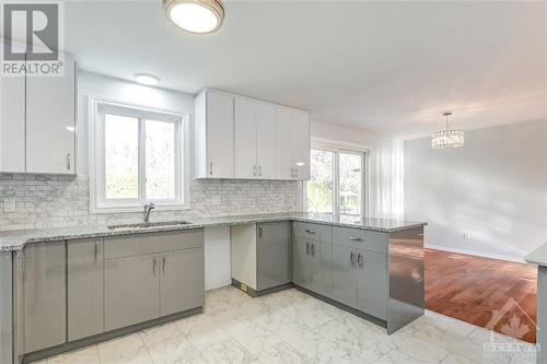 2725 Counsell Court, Ottawa, ON - Indoor Photo Showing Kitchen