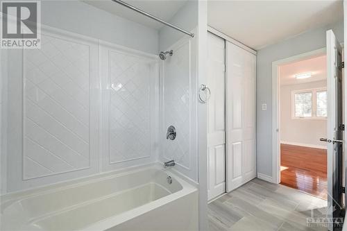 2725 Counsell Court, Ottawa, ON - Indoor Photo Showing Bathroom