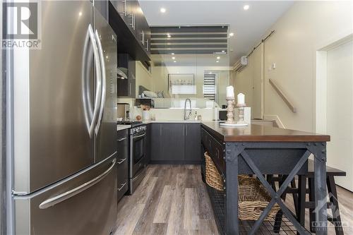 341 Cambridge Street N, Ottawa, ON - Indoor Photo Showing Kitchen With Upgraded Kitchen