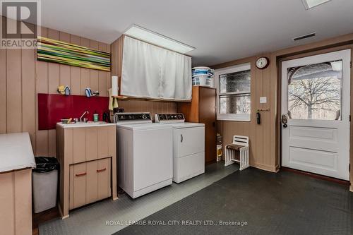 5824 Sixth Line E, Guelph/Eramosa, ON - Indoor Photo Showing Laundry Room