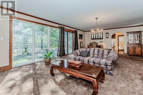 5824 Sixth Line E, Guelph/Eramosa, ON - Indoor Photo Showing Living Room