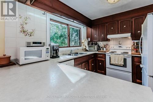 5824 Sixth Line E, Guelph/Eramosa, ON - Indoor Photo Showing Kitchen With Double Sink
