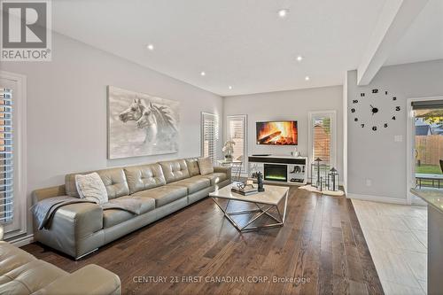 3321 Lismer Way, London, ON - Indoor Photo Showing Living Room