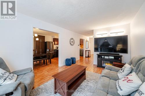 204 Country Club Drive, Guelph, ON - Indoor Photo Showing Living Room