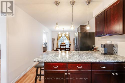 204 Country Club Drive, Guelph, ON - Indoor Photo Showing Kitchen