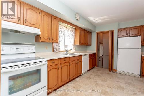 7 Ripley Lane, St. Thomas, ON - Indoor Photo Showing Kitchen With Double Sink