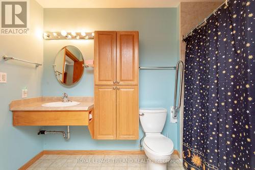 7 Ripley Lane, St. Thomas, ON - Indoor Photo Showing Bathroom
