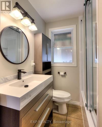 125 Elmwood Ave, Cambridge, ON - Indoor Photo Showing Bathroom