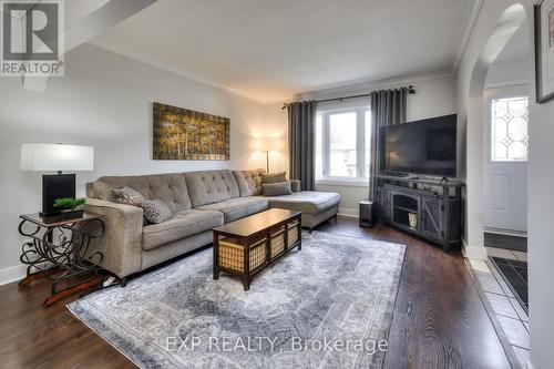 125 Elmwood Ave, Cambridge, ON - Indoor Photo Showing Living Room