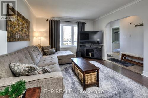 125 Elmwood Ave, Cambridge, ON - Indoor Photo Showing Living Room