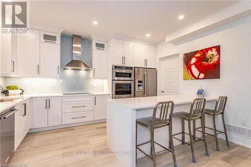 9 - 355 Edith Cavell Boulevard, Central Elgin, ON - Indoor Photo Showing Kitchen With Upgraded Kitchen