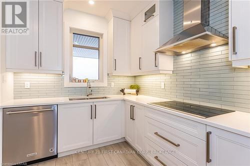 9 - 355 Edith Cavell Boulevard, Central Elgin, ON - Indoor Photo Showing Kitchen With Double Sink