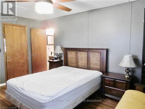 7401 Bond Road, Lambton Shores, ON - Indoor Photo Showing Bedroom