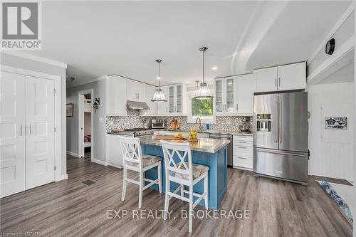 8471 Defore Drive, Lambton Shores, ON - Indoor Photo Showing Kitchen With Upgraded Kitchen