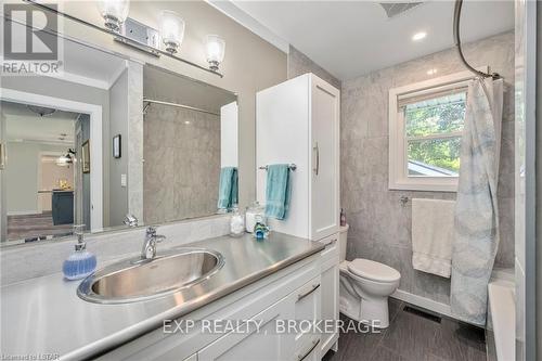 8471 Defore Drive, Lambton Shores, ON - Indoor Photo Showing Bathroom