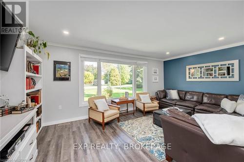 8471 Defore Drive, Lambton Shores, ON - Indoor Photo Showing Living Room